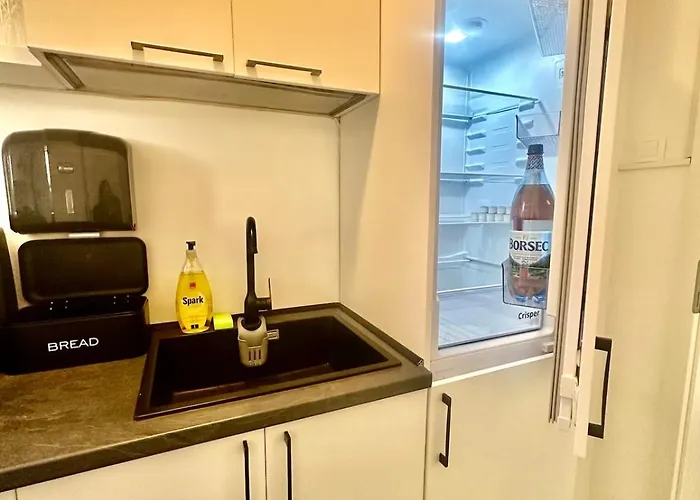 Colourful Cozy For Happy Trips アパート